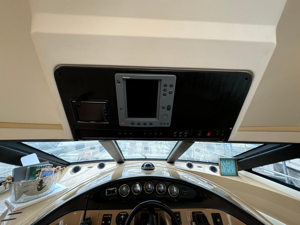 Carver 570 Voyager Pilothouse