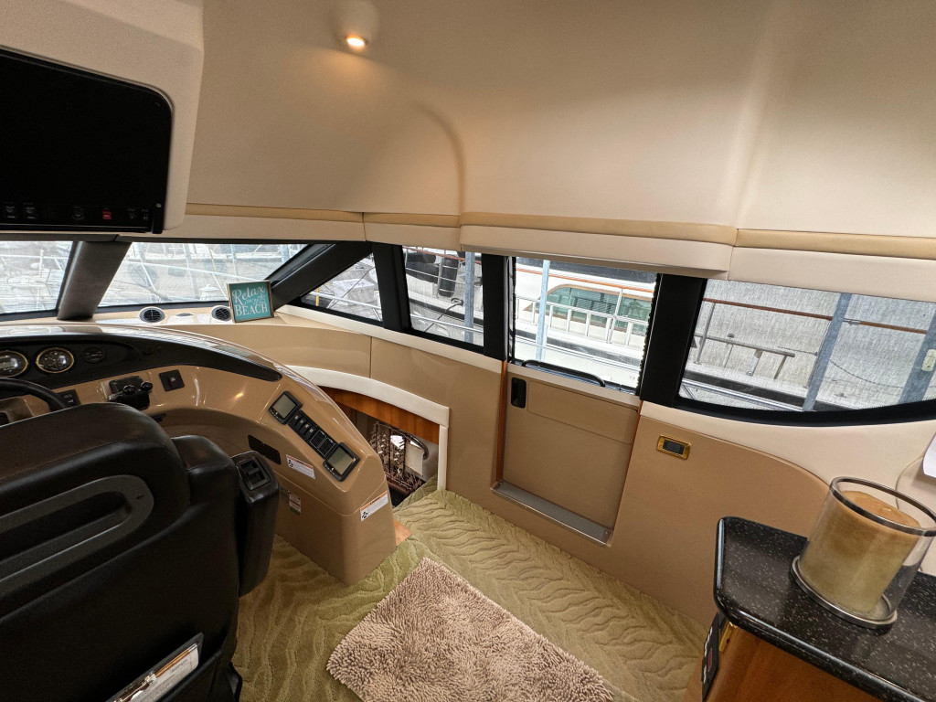 Carver 570 Voyager Pilothouse