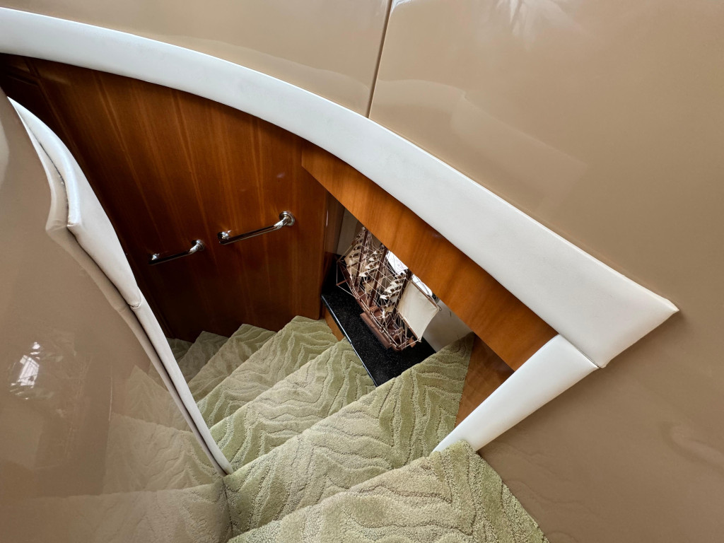 Carver 570 Voyager Pilothouse