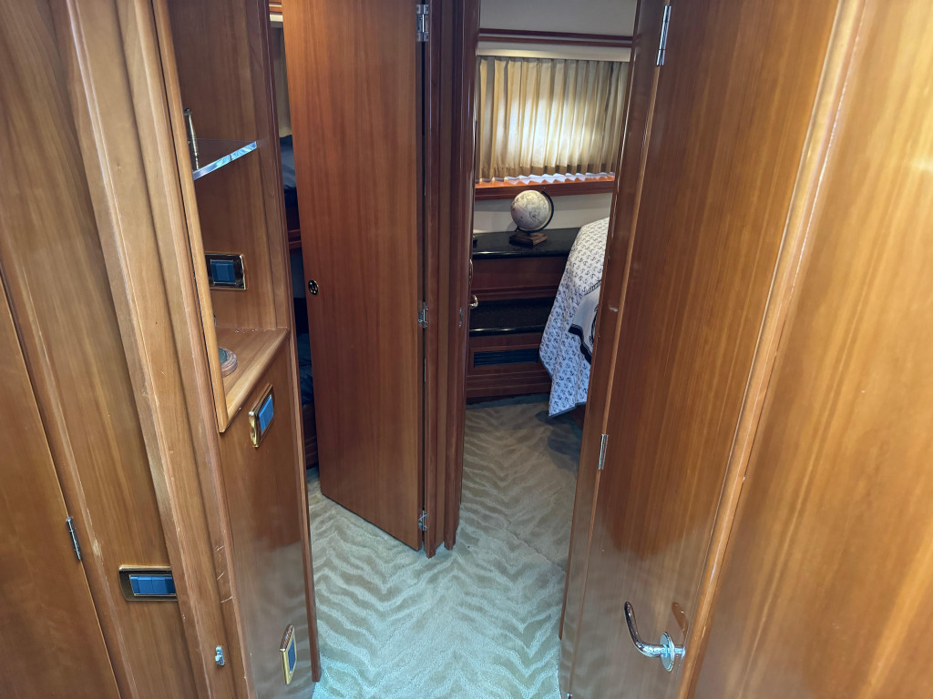 Carver 570 Voyager Pilothouse