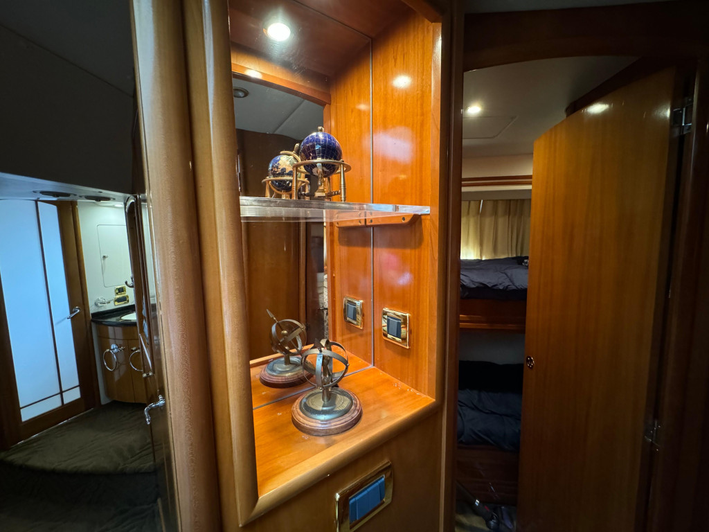 Carver 570 Voyager Pilothouse