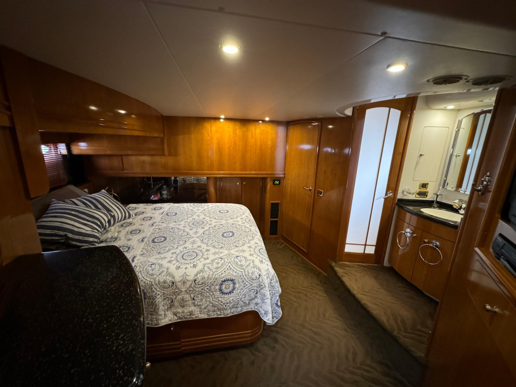 Carver 570 Voyager Pilothouse
