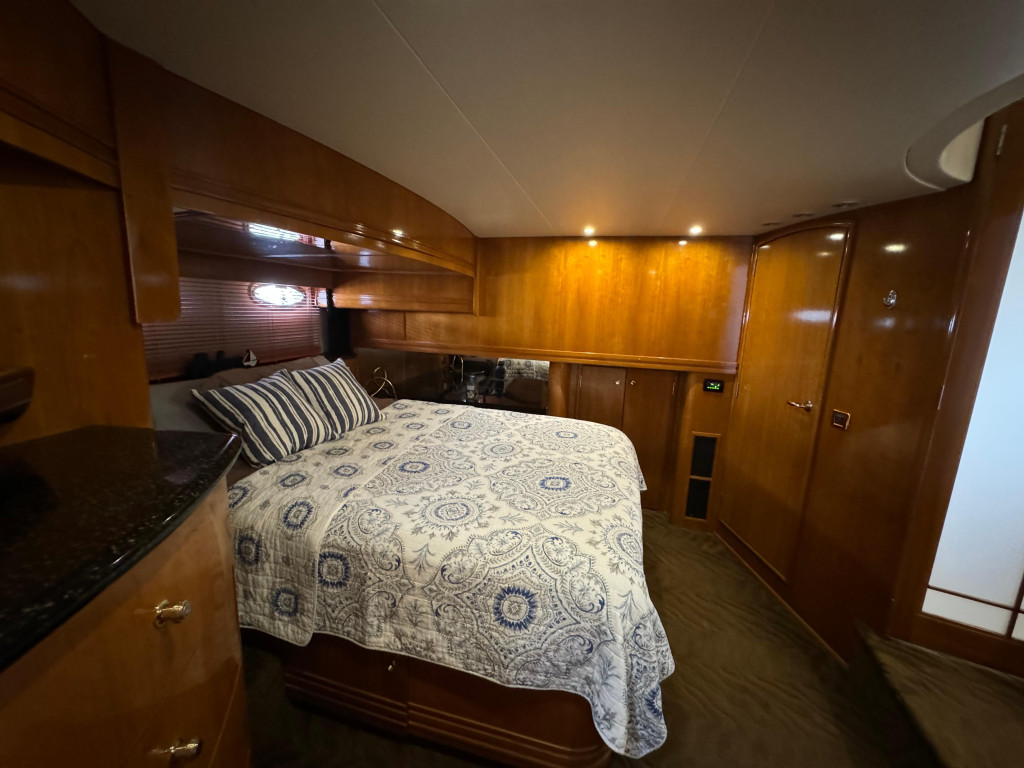 Carver 570 Voyager Pilothouse