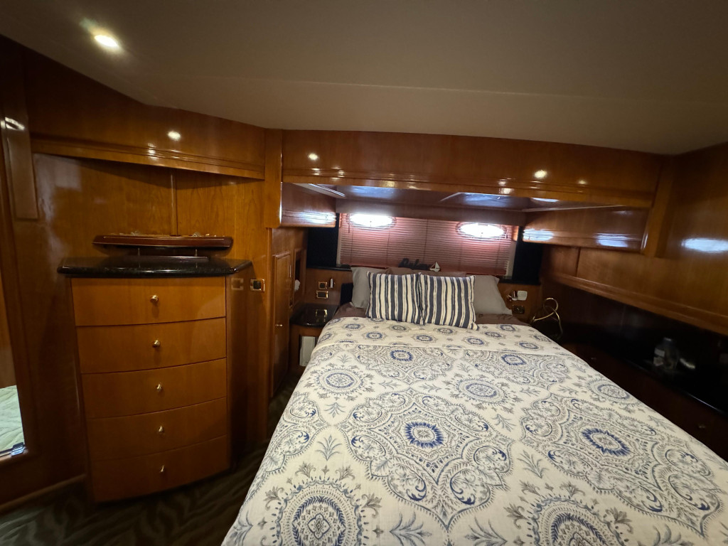 Carver 570 Voyager Pilothouse