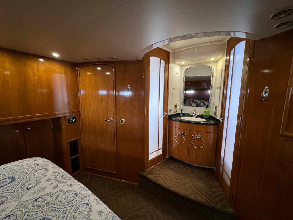 Carver 570 Voyager Pilothouse
