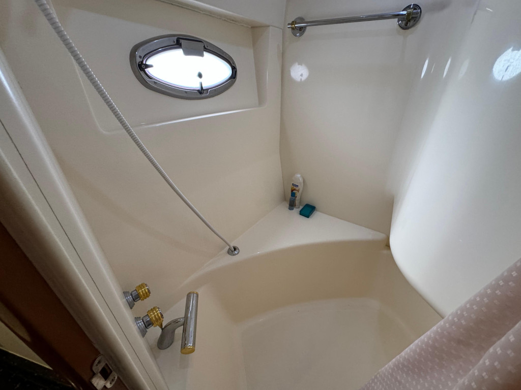 Carver 570 Voyager Pilothouse