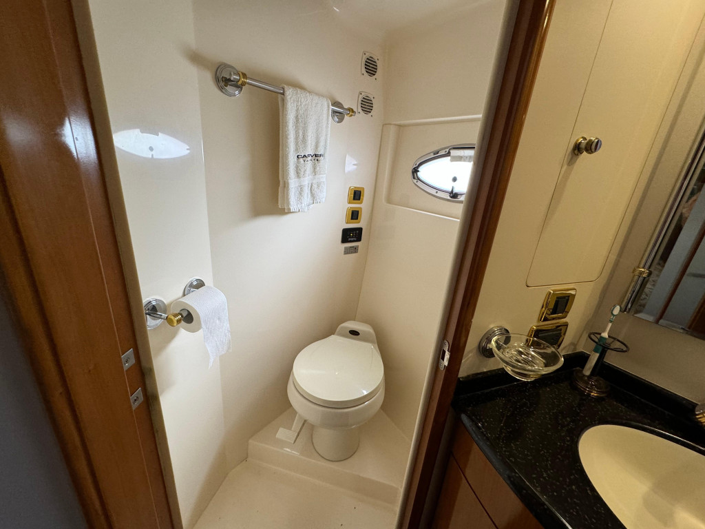 Carver 570 Voyager Pilothouse