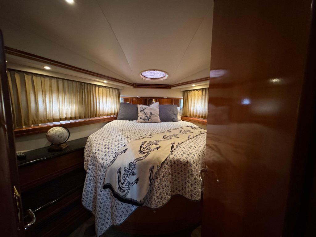 Carver 570 Voyager Pilothouse