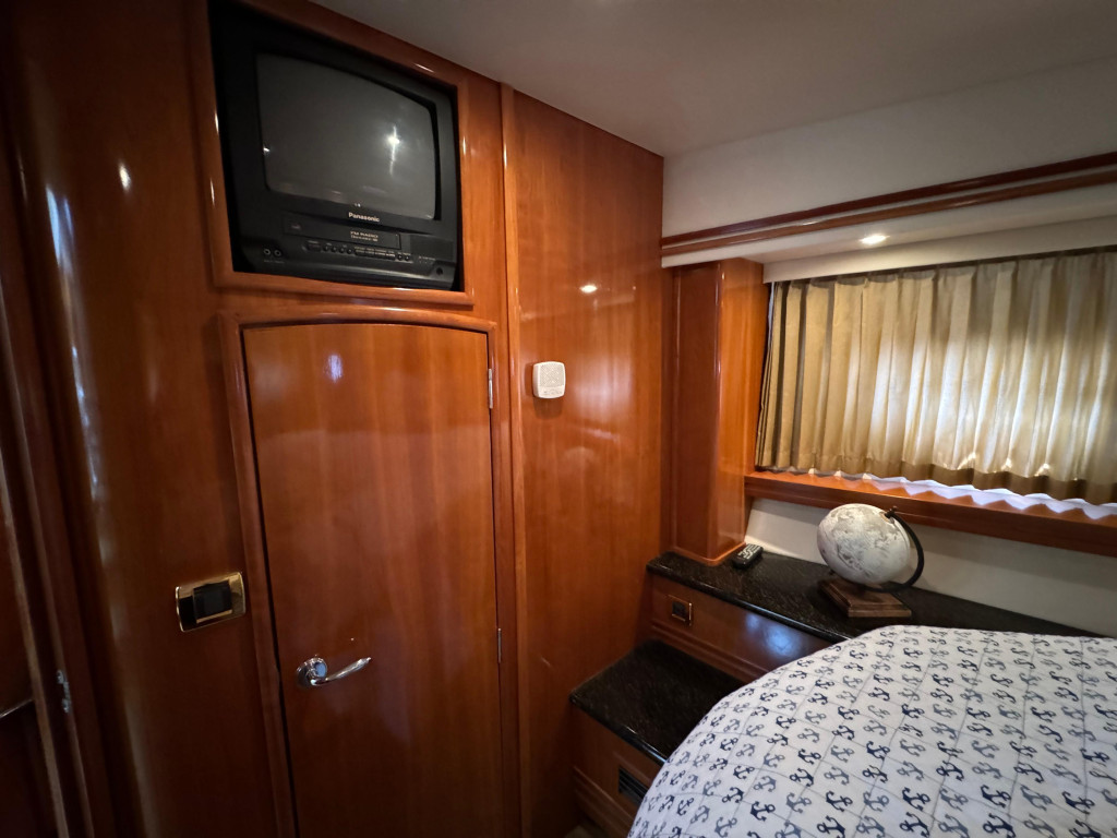 Carver 570 Voyager Pilothouse