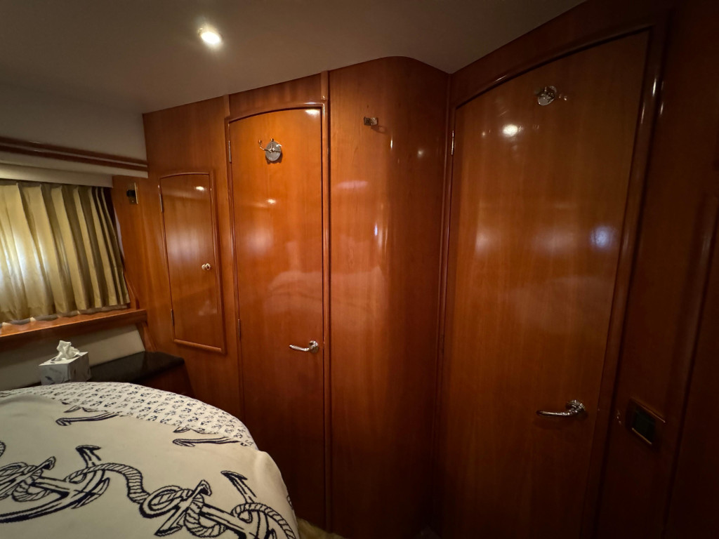 Carver 570 Voyager Pilothouse