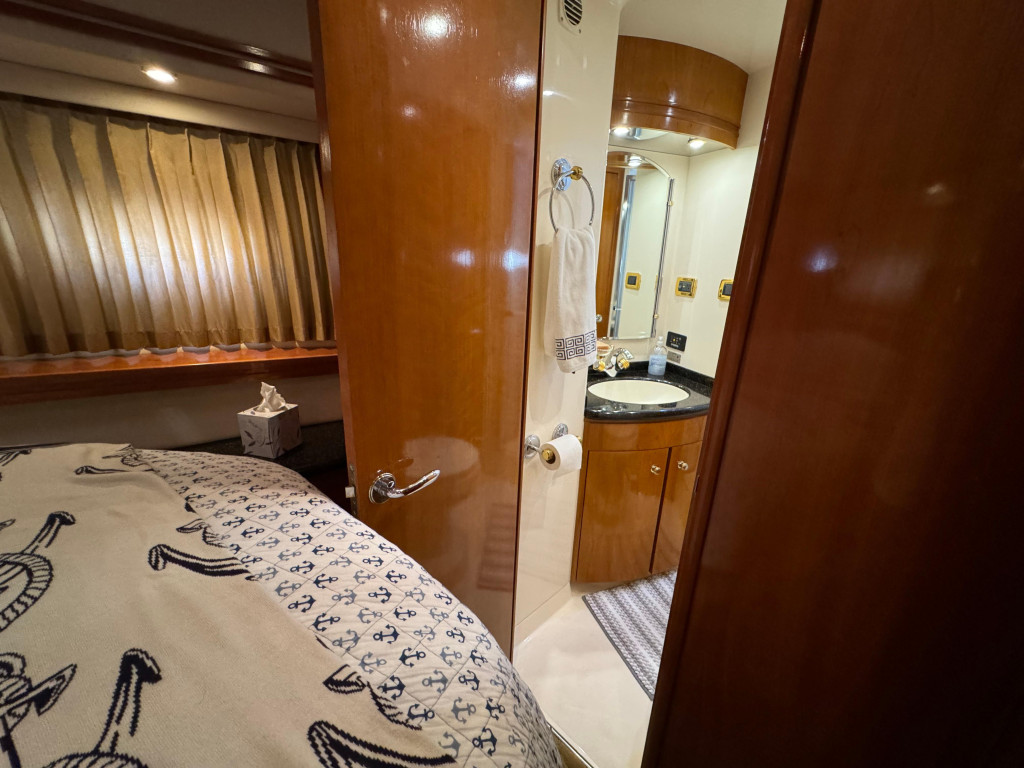 Carver 570 Voyager Pilothouse