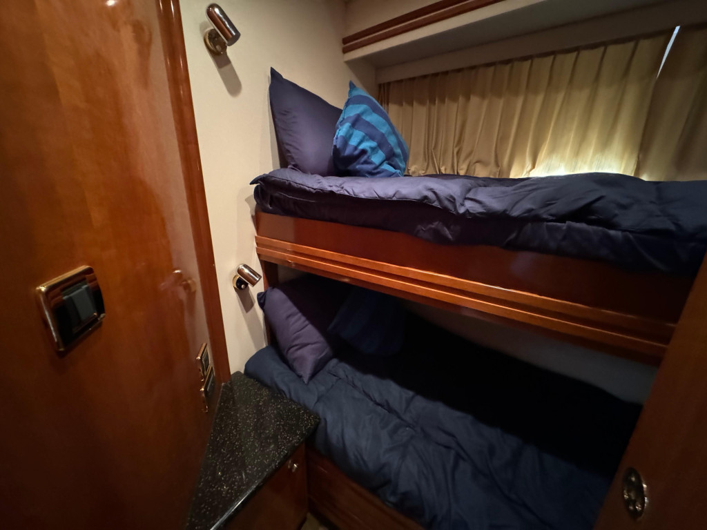 Carver 570 Voyager Pilothouse