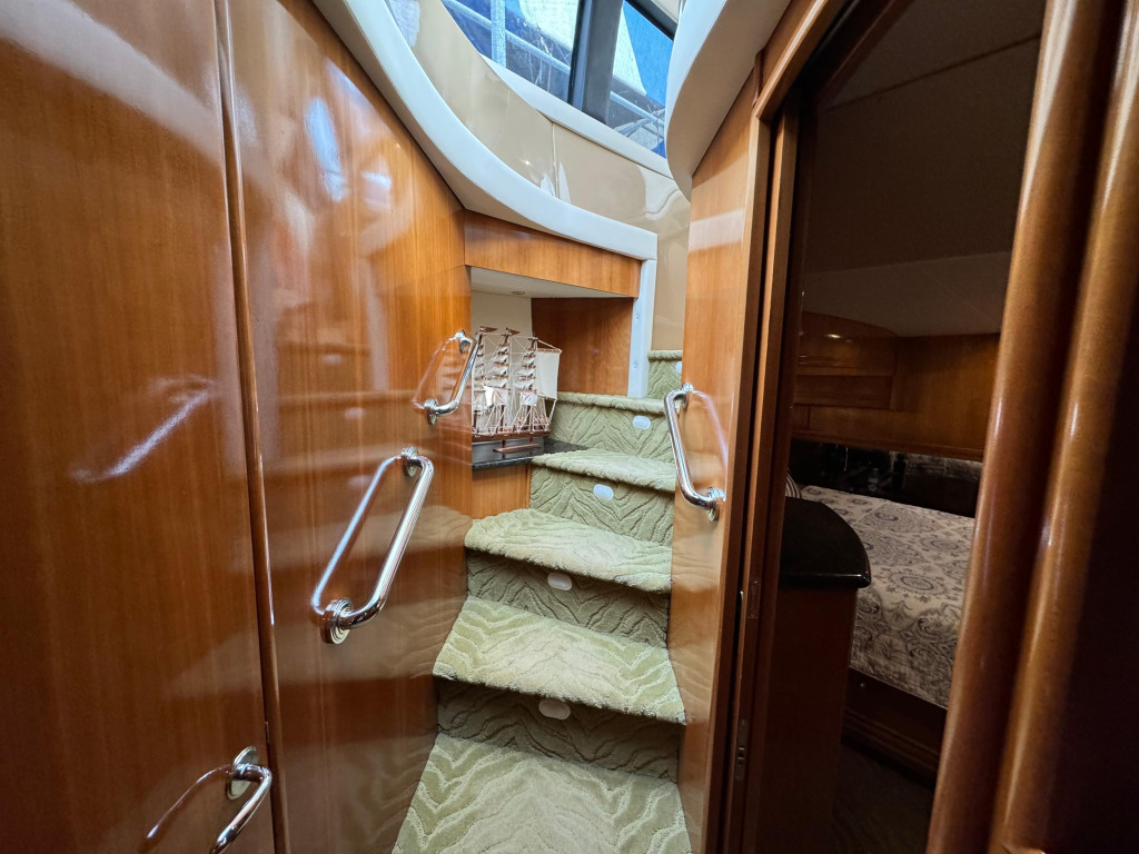 Carver 570 Voyager Pilothouse