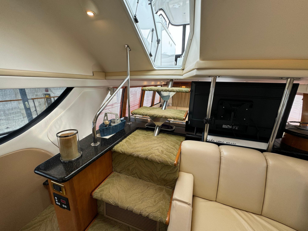 Carver 570 Voyager Pilothouse