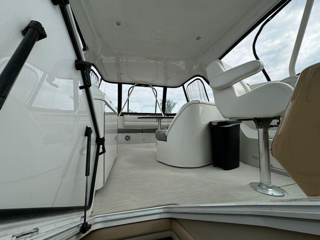 Carver 570 Voyager Pilothouse