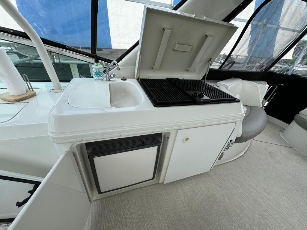 Carver 570 Voyager Pilothouse