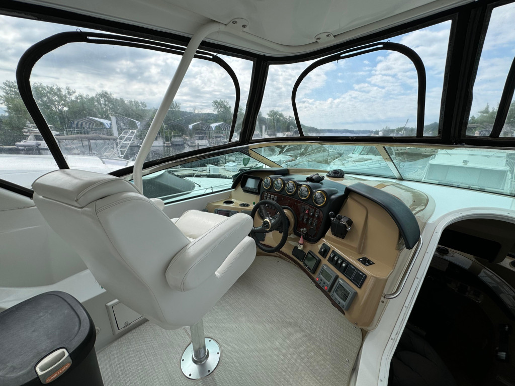Carver 570 Voyager Pilothouse