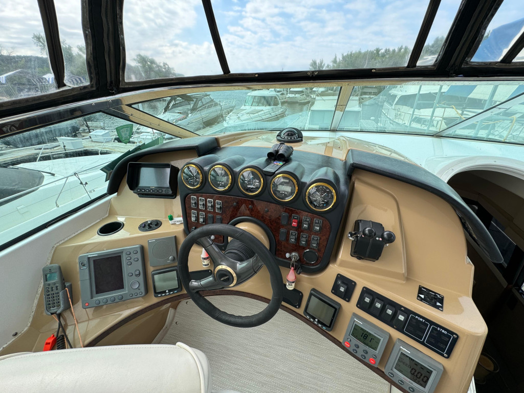 Carver 570 Voyager Pilothouse