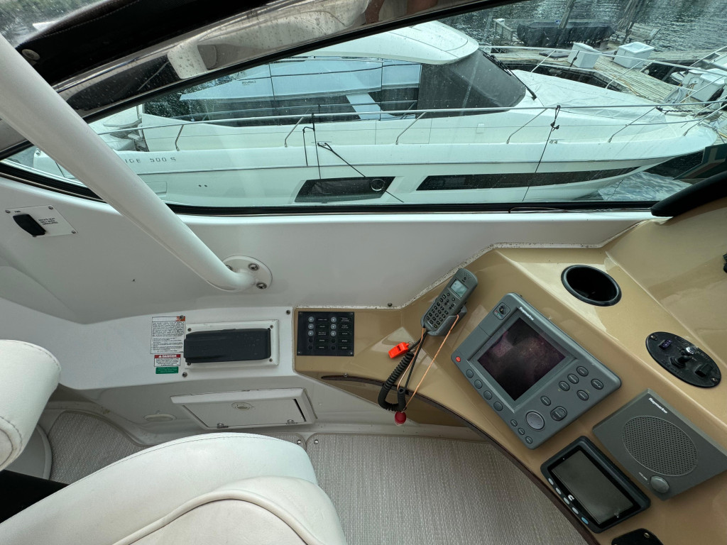 Carver 570 Voyager Pilothouse