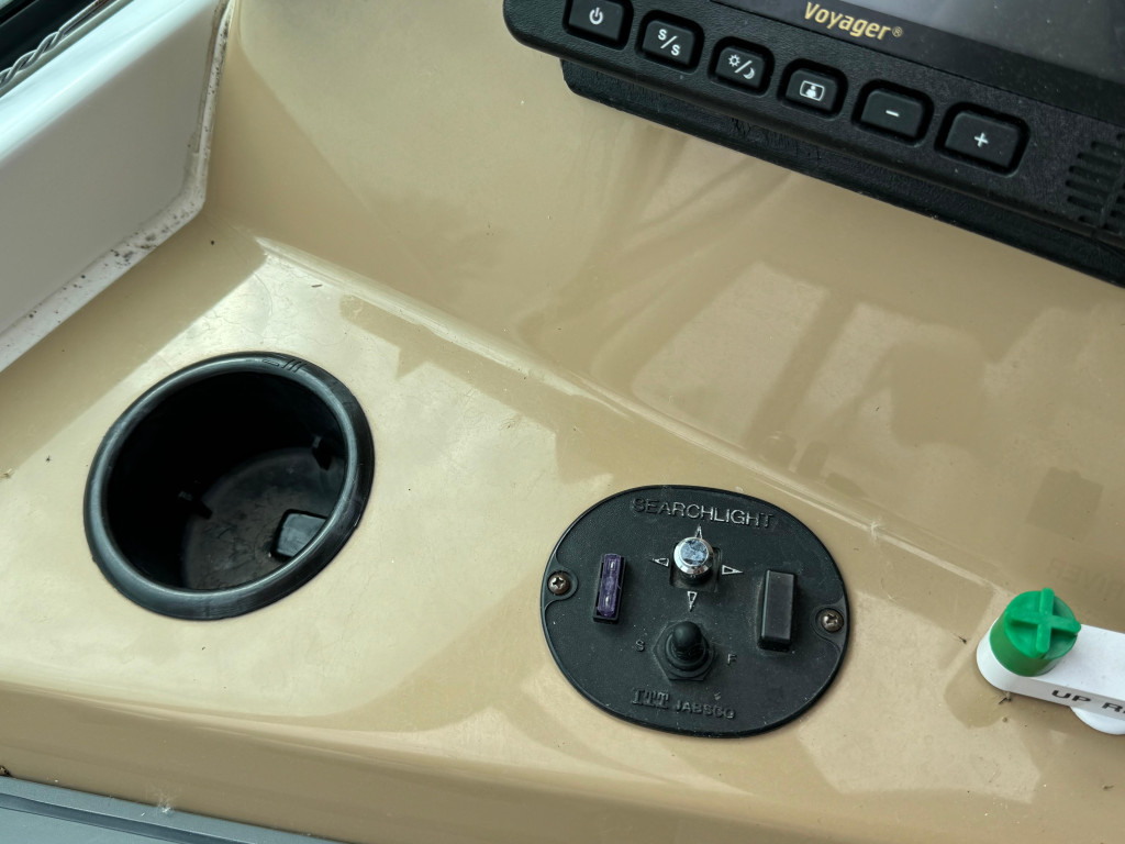 Carver 570 Voyager Pilothouse