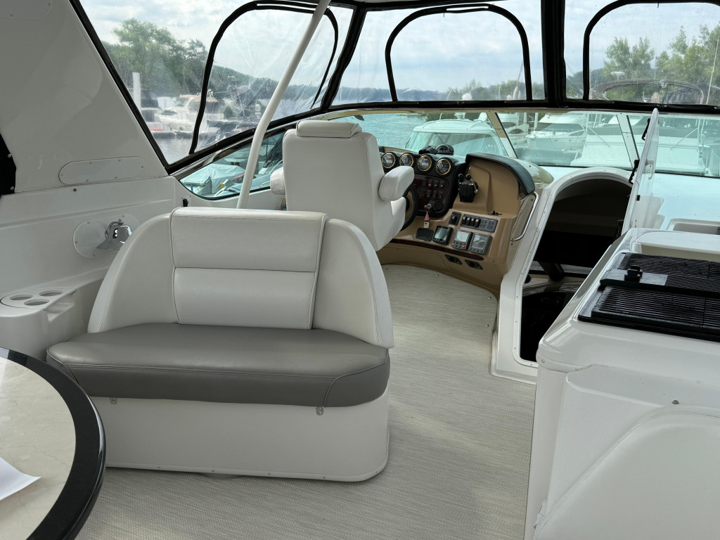 Carver 570 Voyager Pilothouse