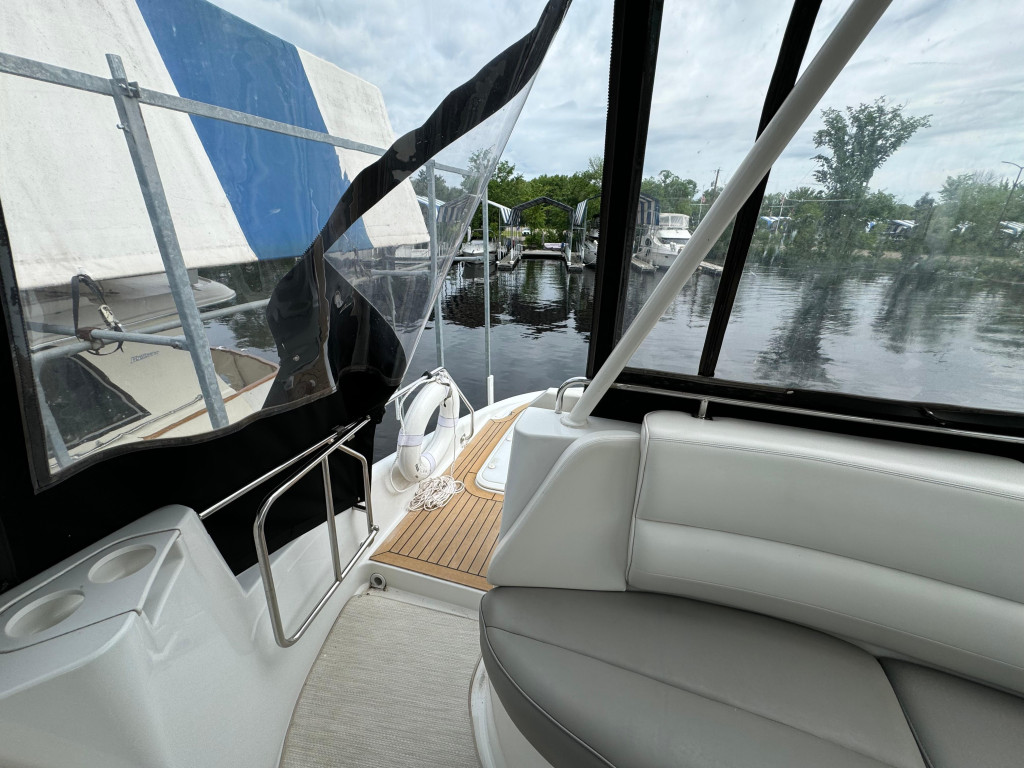 Carver 570 Voyager Pilothouse