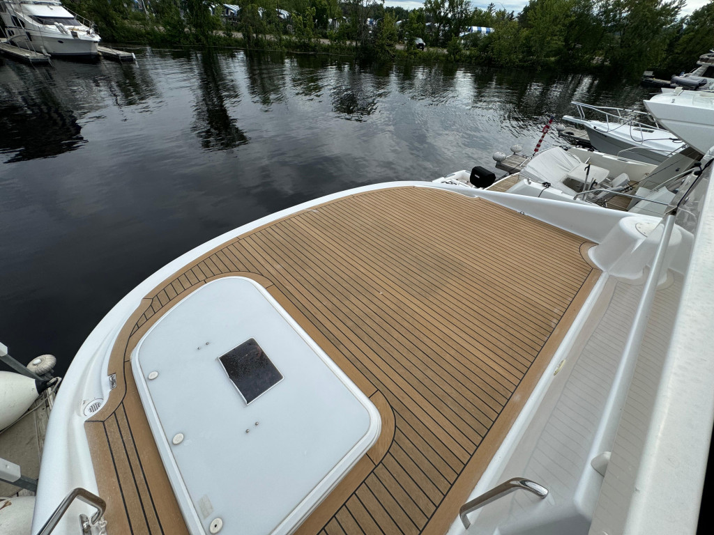 Carver 570 Voyager Pilothouse