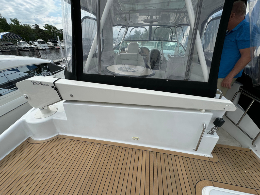 Carver 570 Voyager Pilothouse