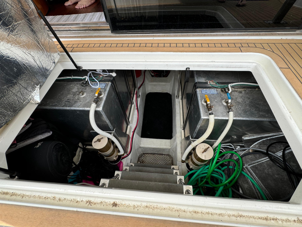 Carver 570 Voyager Pilothouse