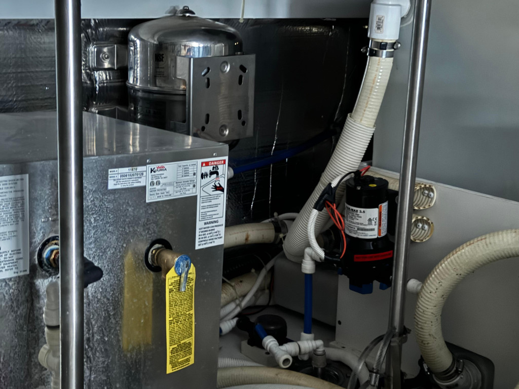 Carver 570 Voyager Pilothouse