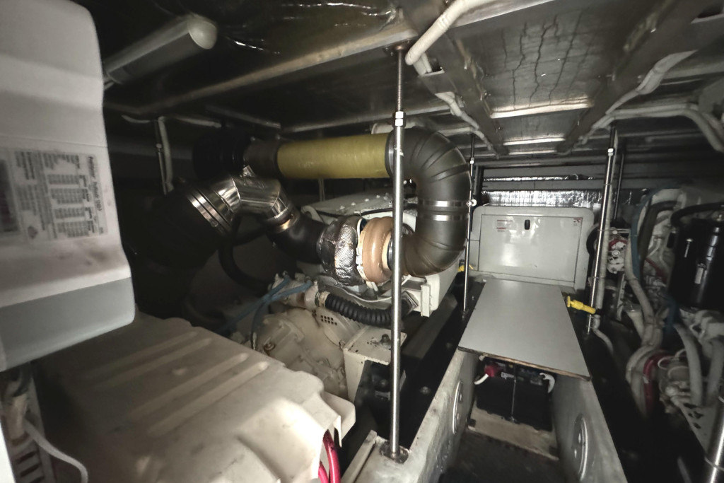 Carver 570 Voyager Pilothouse