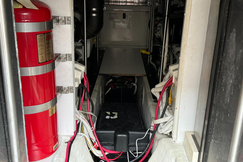 Carver 570 Voyager Pilothouse