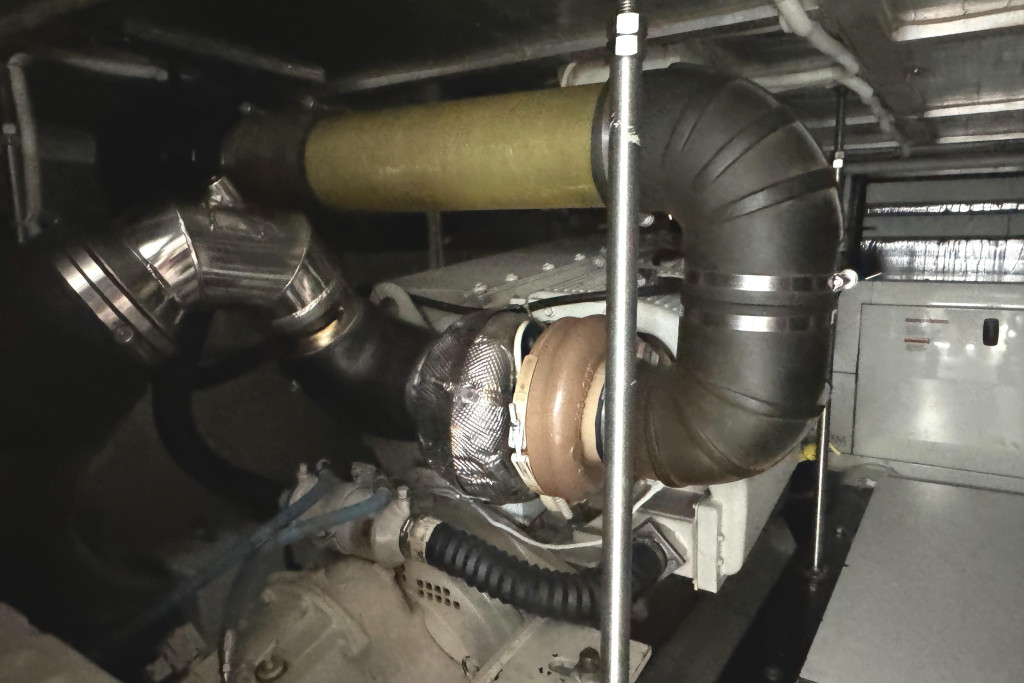 Carver 570 Voyager Pilothouse