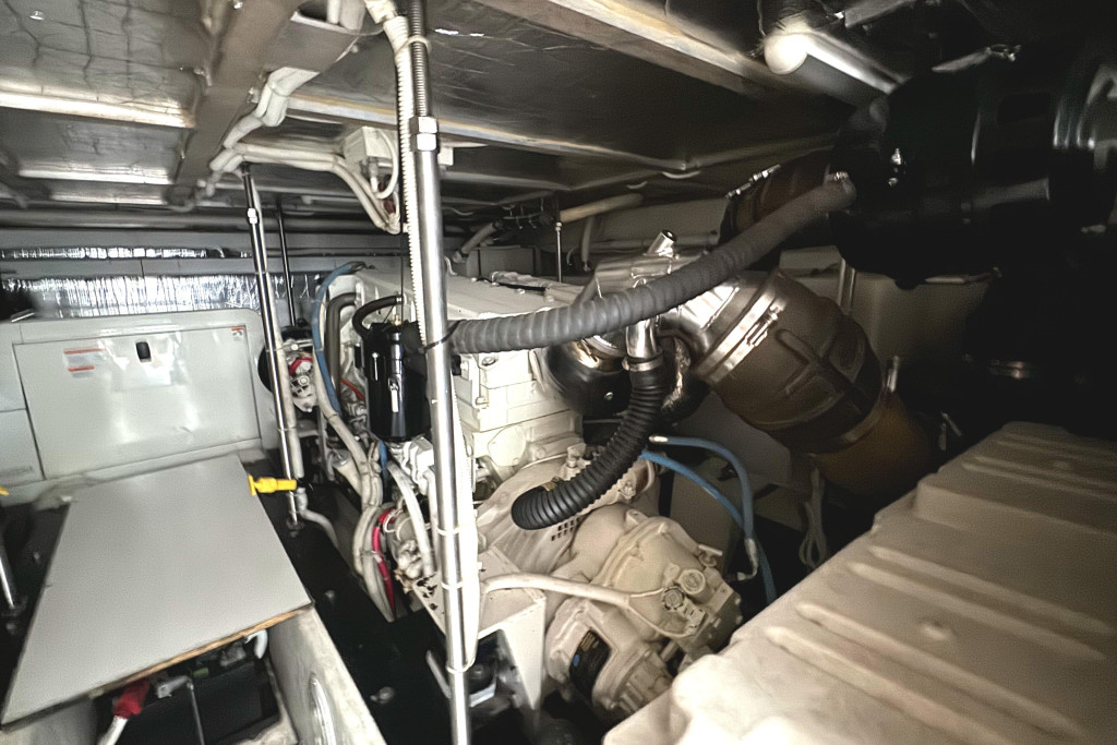 Carver 570 Voyager Pilothouse