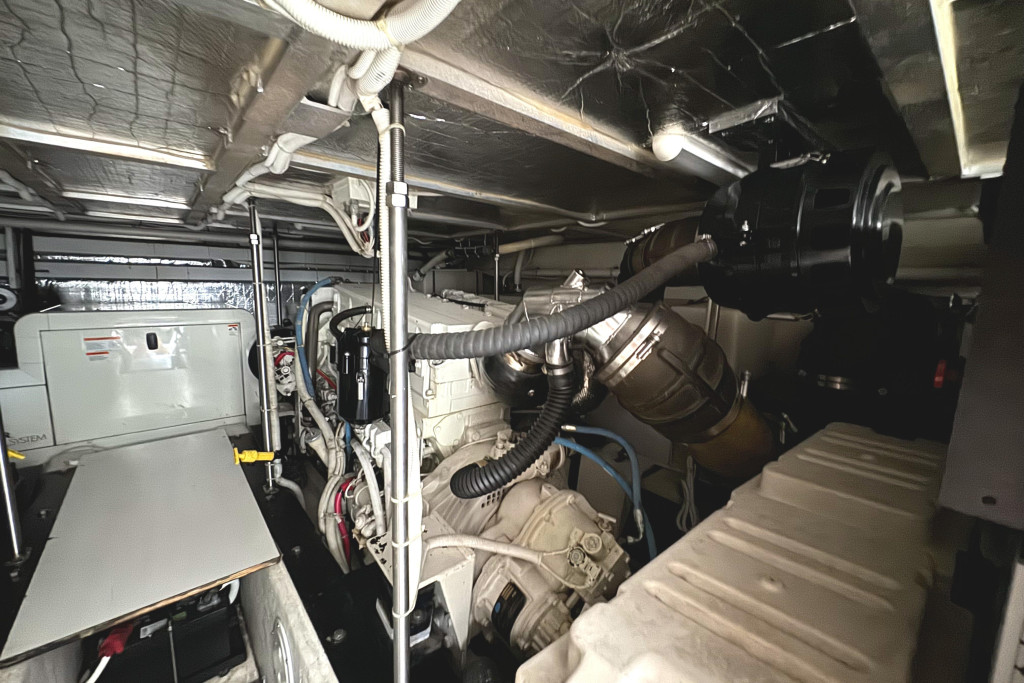 Carver 570 Voyager Pilothouse