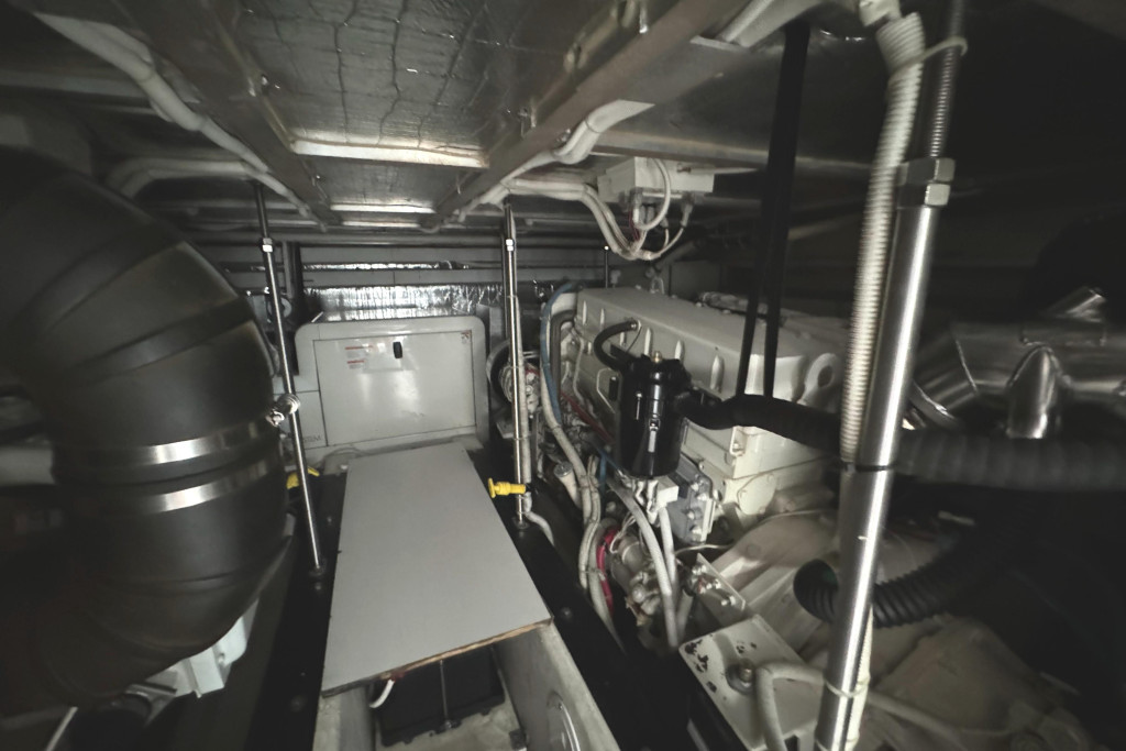 Carver 570 Voyager Pilothouse