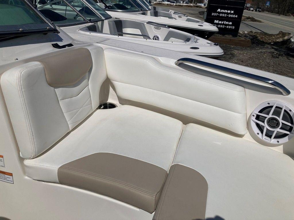 Robalo R207