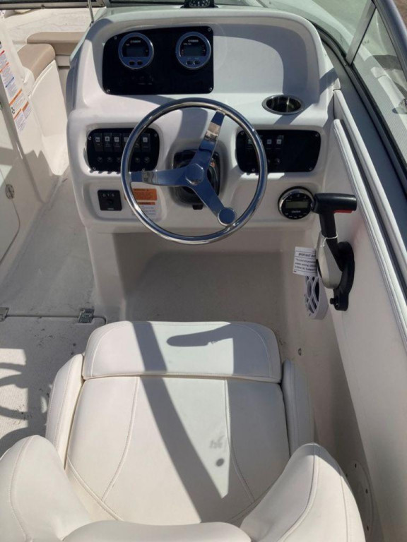 Robalo R207