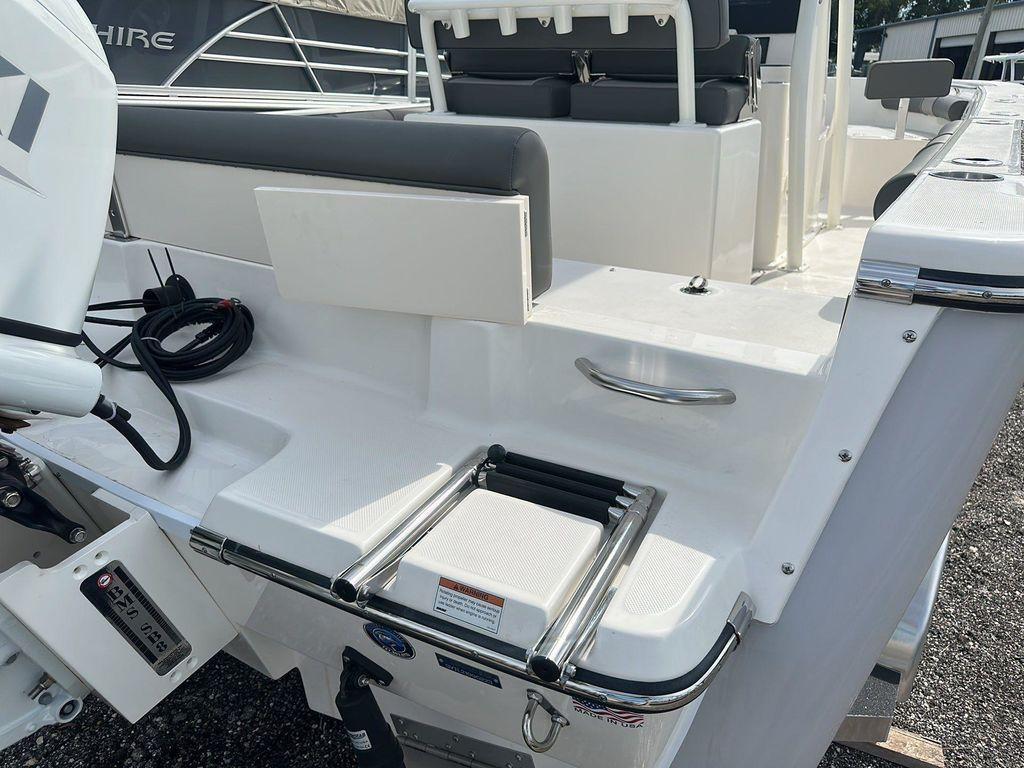Sea Born LX22 Center Console LE