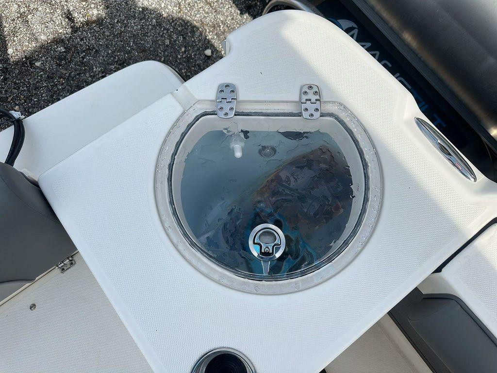 Sea Born LX22 Center Console LE