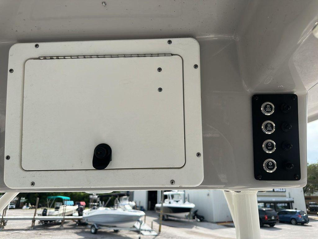 Sea Born LX22 Center Console LE