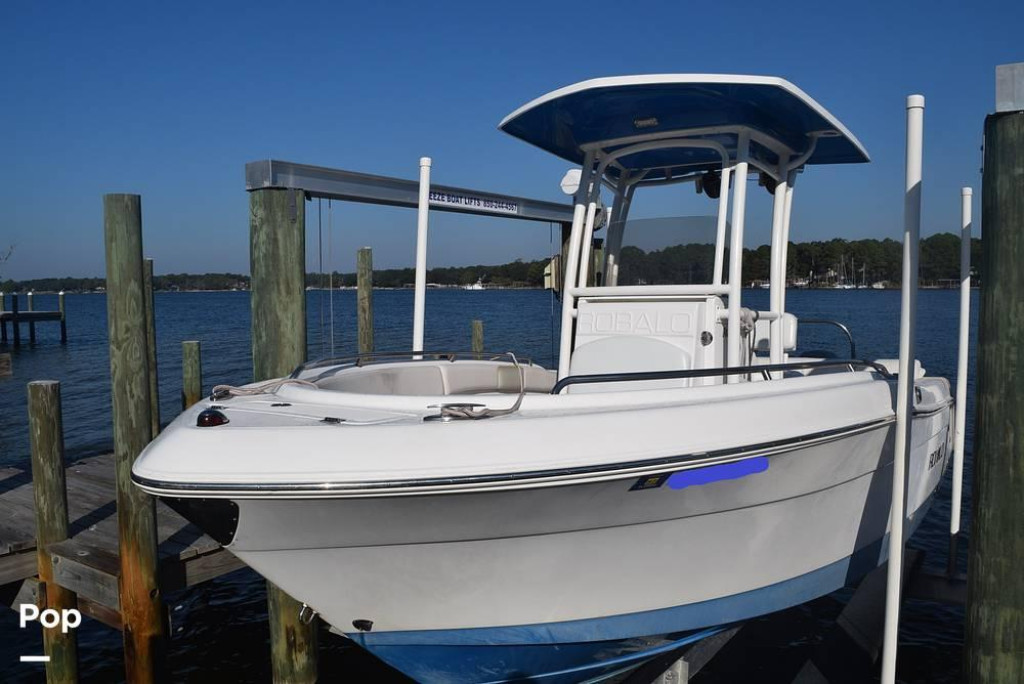 Robalo R222