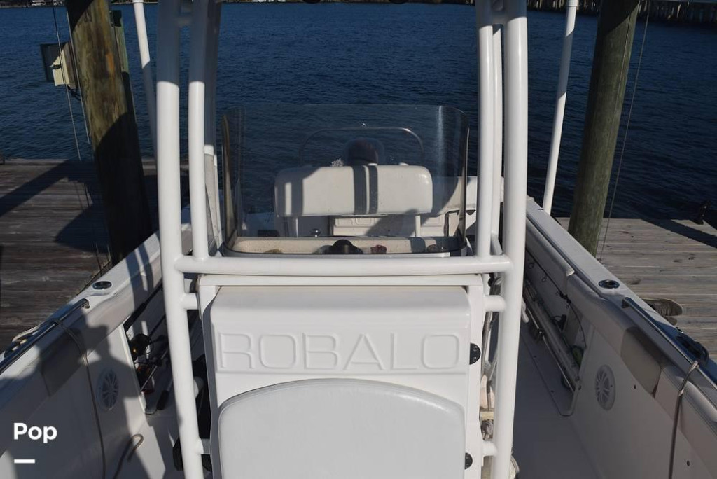 Robalo R222