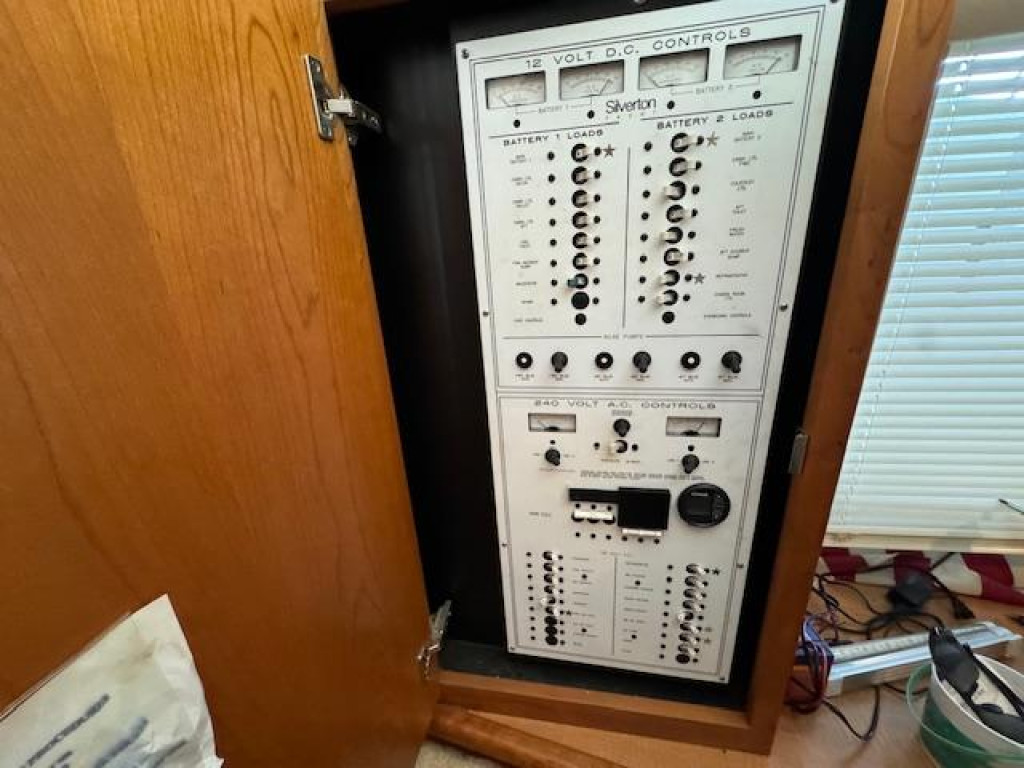 Silverton 372 Motor Yacht