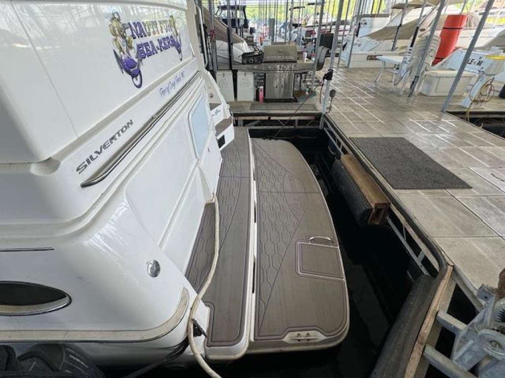 Silverton 372 Motor Yacht