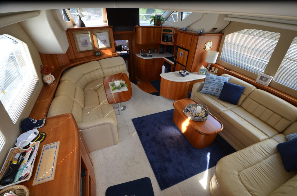 Silverton 43 Motor Yacht