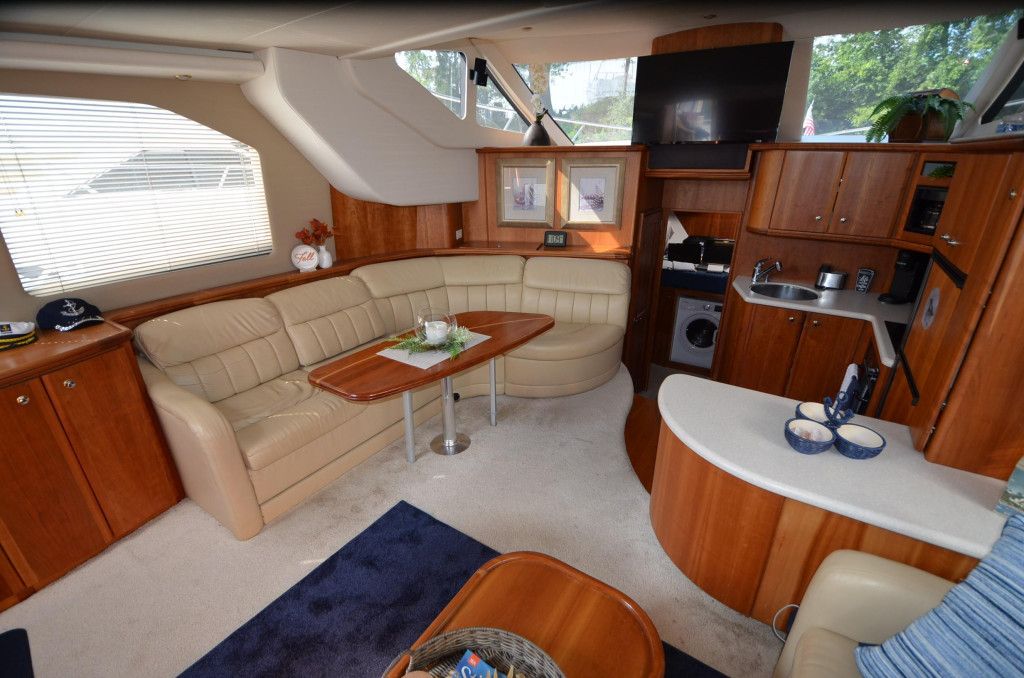 Silverton 43 Motor Yacht