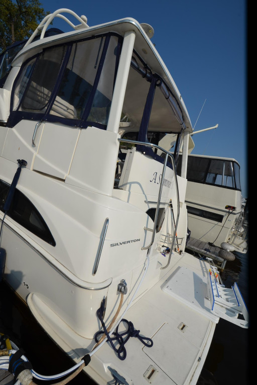 Silverton 43 Motor Yacht