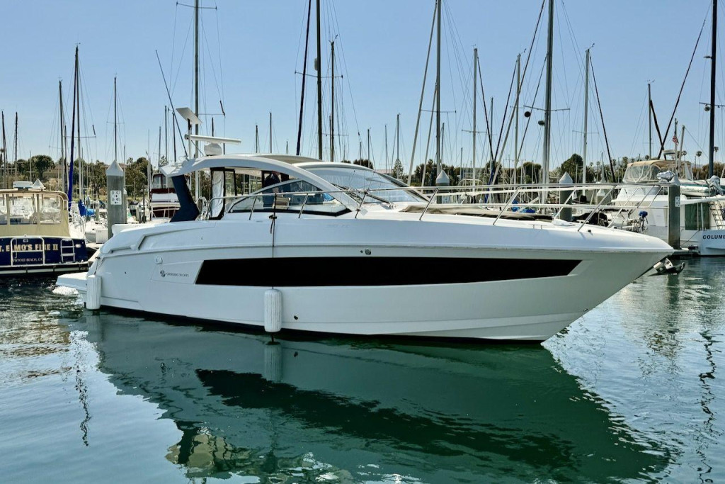 Cruisers 390 Express