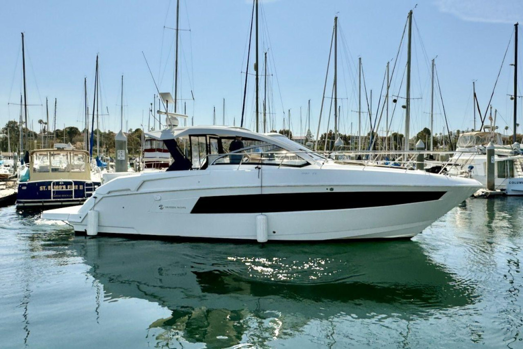 Cruisers 390 Express